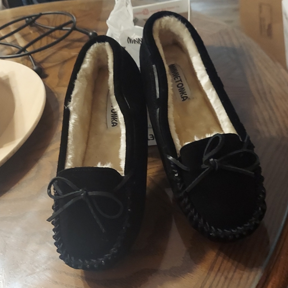 Minnetonka ladies size 10,black, shoes
